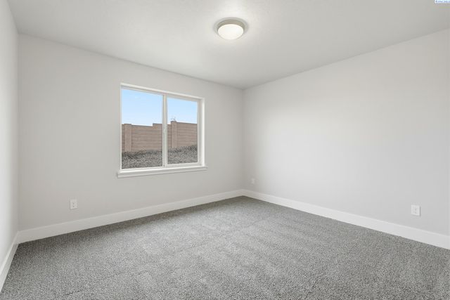 2888 S Roosevelt St, Kennewick, WA 99338