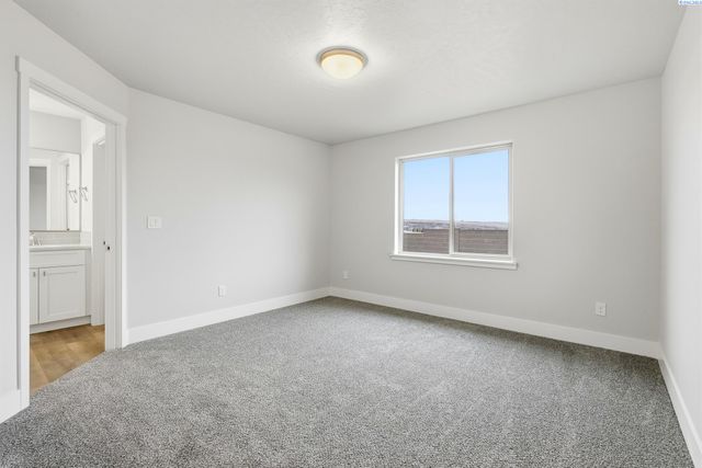 2888 S Roosevelt St, Kennewick, WA 99338