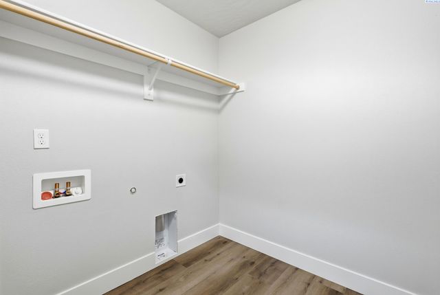 2888 S Roosevelt St, Kennewick, WA 99338