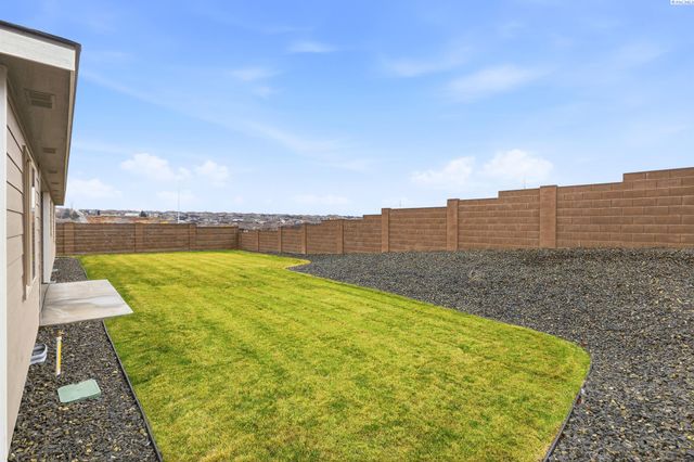 2888 S Roosevelt St, Kennewick, WA 99338