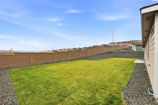 2888 S Roosevelt St, Kennewick, WA 99338