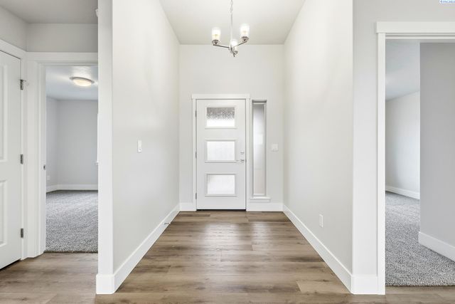 2888 S Roosevelt St, Kennewick, WA 99338