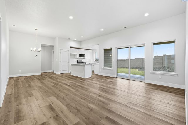 2888 S Roosevelt St, Kennewick, WA 99338