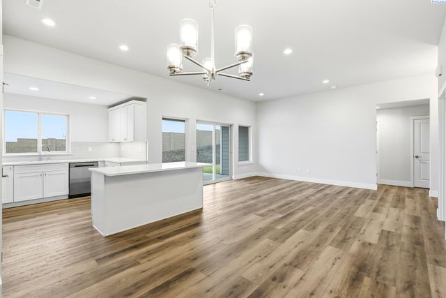 2888 S Roosevelt St, Kennewick, WA 99338