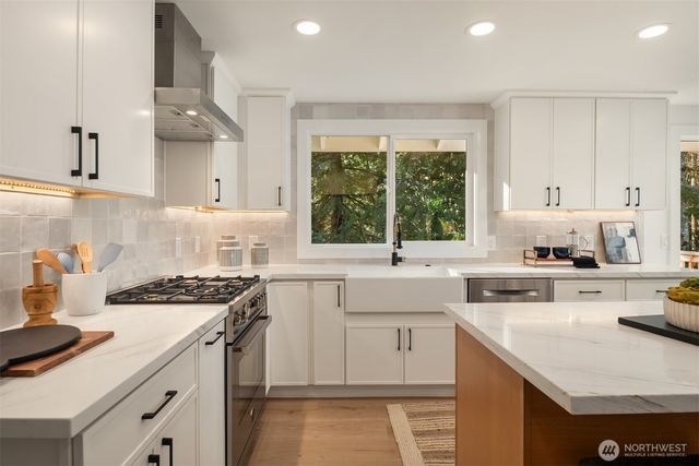 27313 NE 53rd Street, Redmond, WA 98053