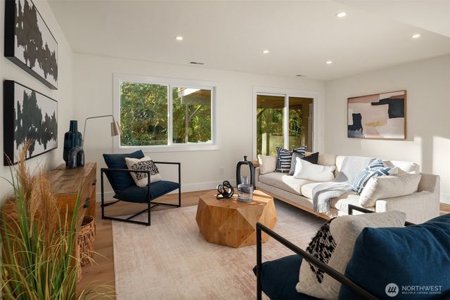 27313 NE 53rd Street, Redmond, WA 98053