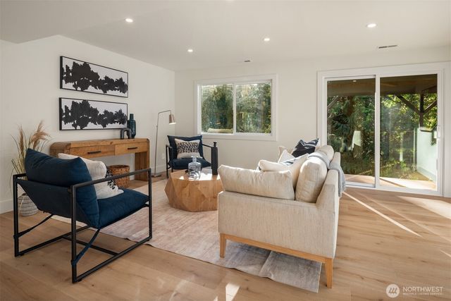 27313 NE 53rd Street, Redmond, WA 98053