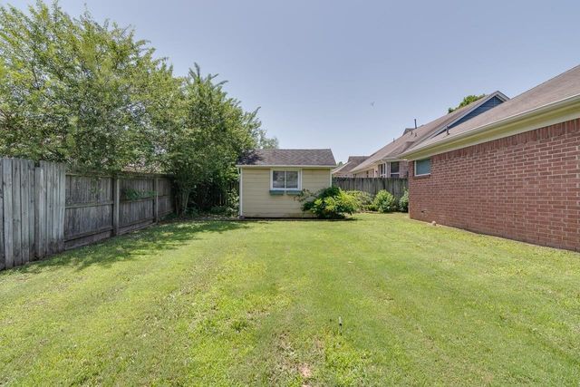 2806 MISTY VALLEY DR, Memphis, TN 38002
