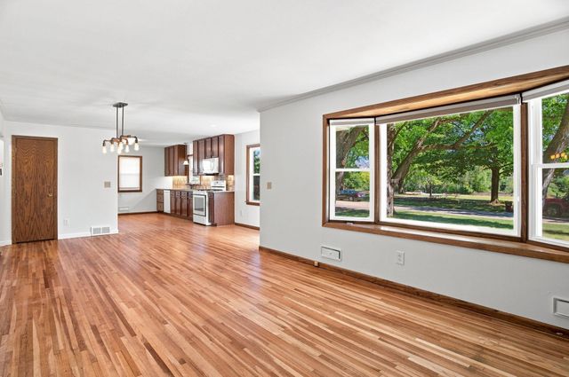 125 Hackberry Hill, Orono, MN 55356