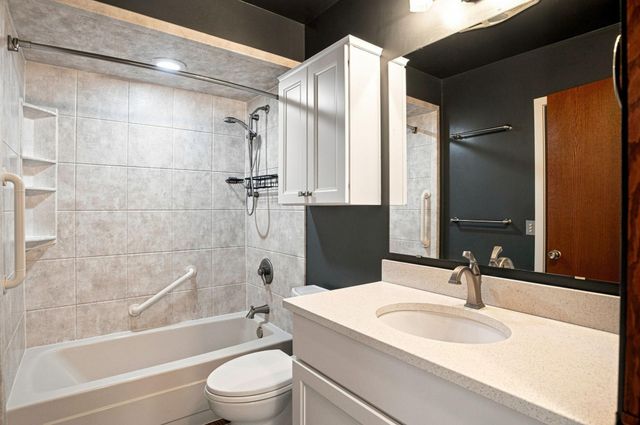 125 Hackberry Hill, Orono, MN 55356
