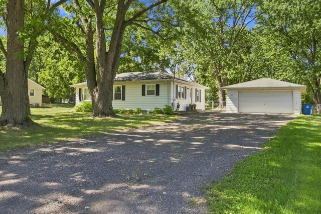 125 Hackberry Hill, Orono, MN 55356