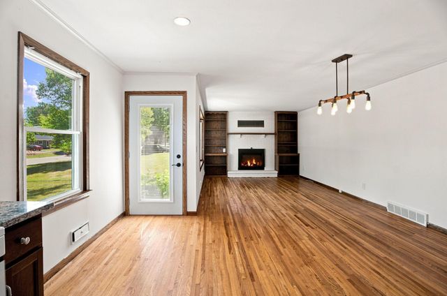 125 Hackberry Hill, Orono, MN 55356