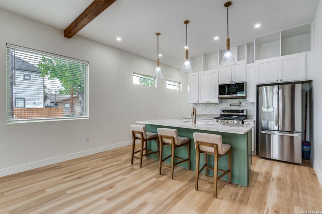 930 S PINE ST, San Antonio, TX 78210
