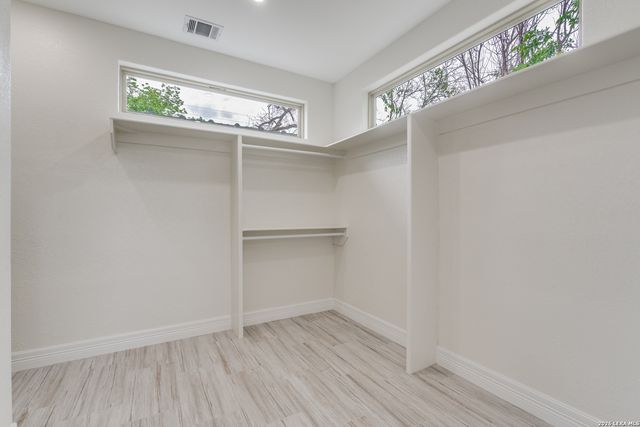 930 S PINE ST, San Antonio, TX 78210