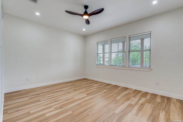 930 S PINE ST, San Antonio, TX 78210