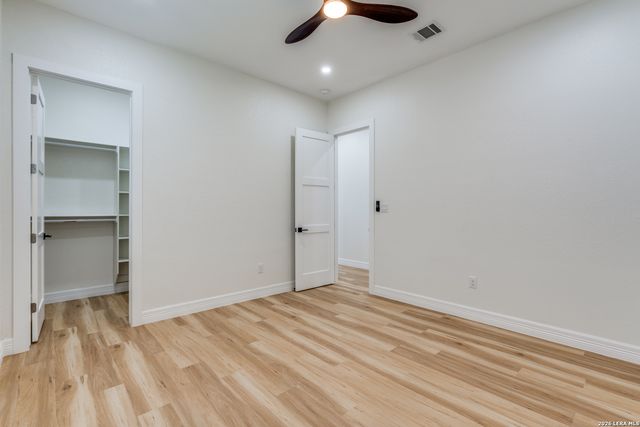 930 S PINE ST, San Antonio, TX 78210