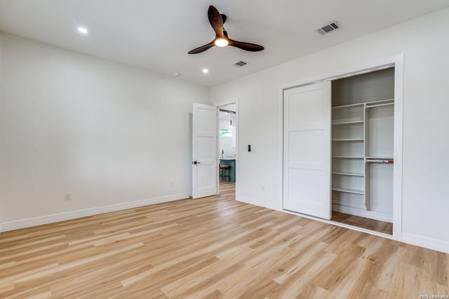 930 S PINE ST, San Antonio, TX 78210