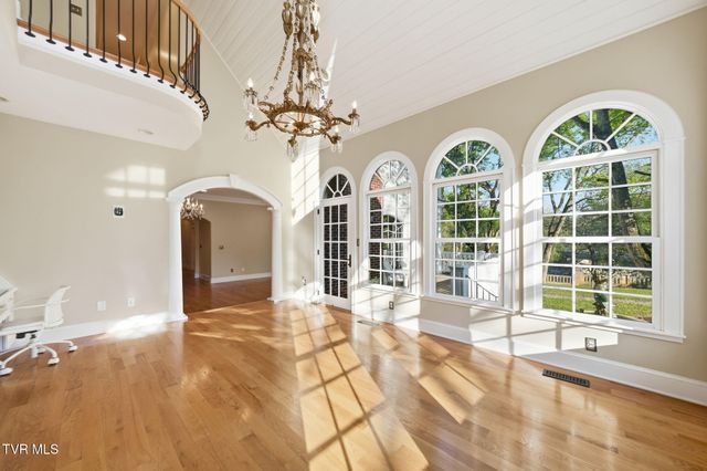133 Knob Creek Dock Road, Johnson City, TN 37601