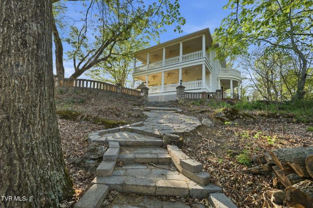 133 Knob Creek Dock Road, Johnson City, TN 37601