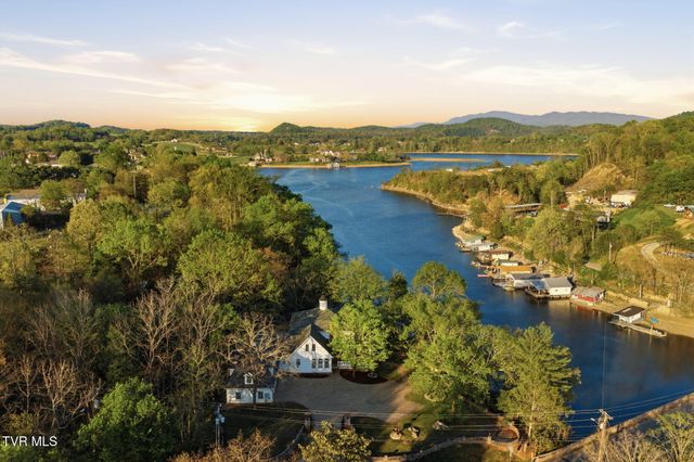 133 Knob Creek Dock Road, Johnson City, TN 37601