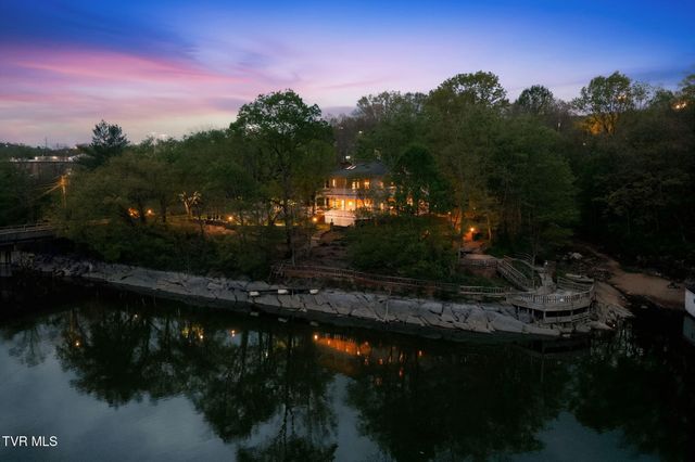 133 Knob Creek Dock Road, Johnson City, TN 37601