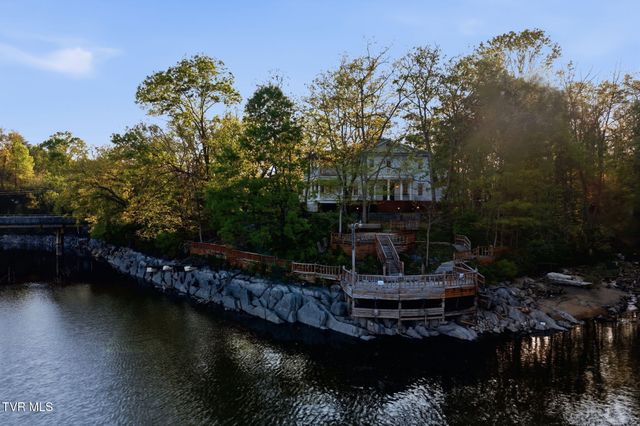 133 Knob Creek Dock Road, Johnson City, TN 37601