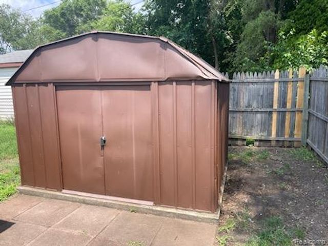 5630 N Crown Street, Westland, MI 48185