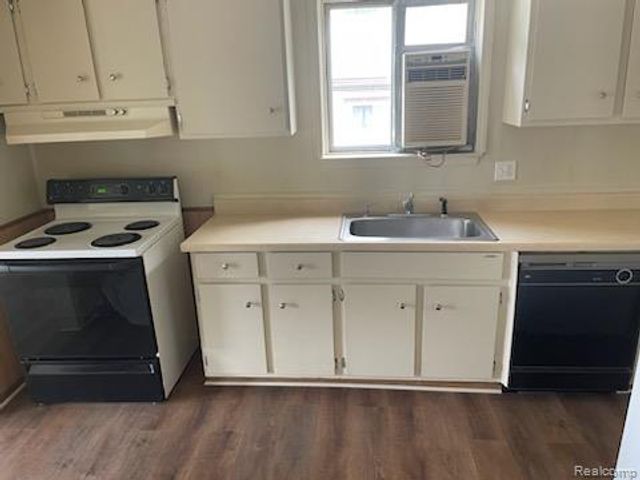 5630 N Crown Street, Westland, MI 48185