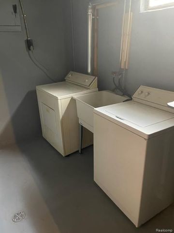 5630 N Crown Street, Westland, MI 48185