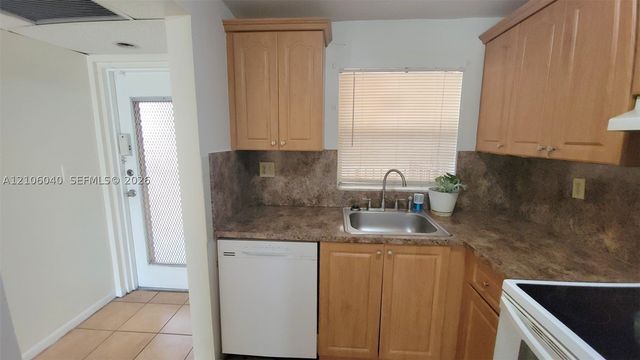4101 NW 26th St 261, Lauderhill, FL 33313