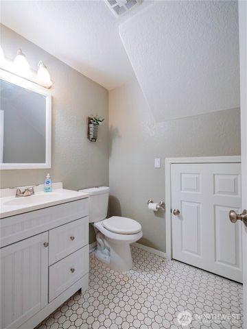4932 SISKIYOU Loop SE, Olympia, WA 98501
