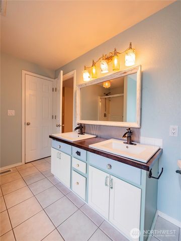 4932 SISKIYOU Loop SE, Olympia, WA 98501
