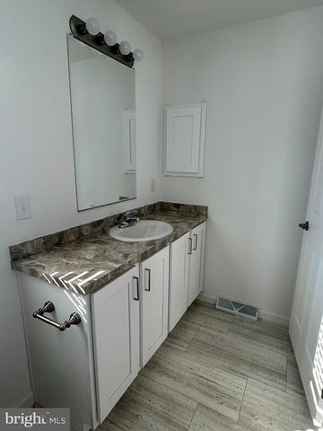 432 EASTWOOD LN, Lancaster, PA 17601