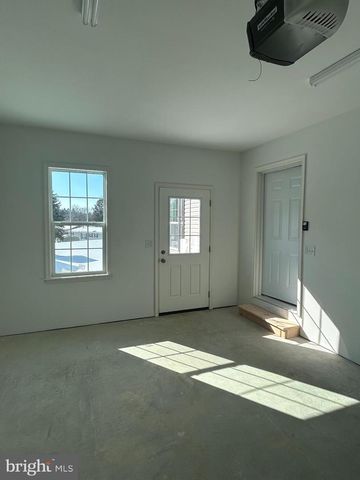 432 EASTWOOD LN, Lancaster, PA 17601
