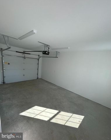 432 EASTWOOD LN, Lancaster, PA 17601
