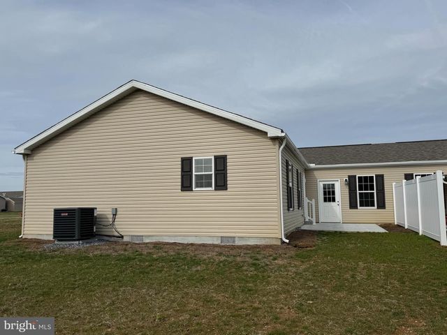 432 EASTWOOD LN, Lancaster, PA 17601