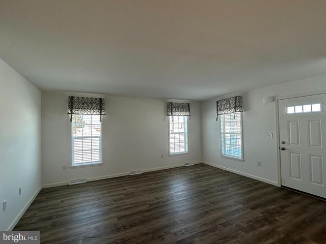 432 EASTWOOD LN, Lancaster, PA 17601
