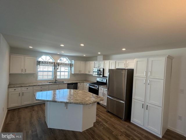 432 EASTWOOD LN, Lancaster, PA 17601