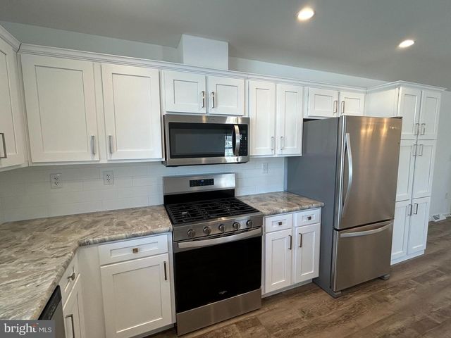 432 EASTWOOD LN, Lancaster, PA 17601