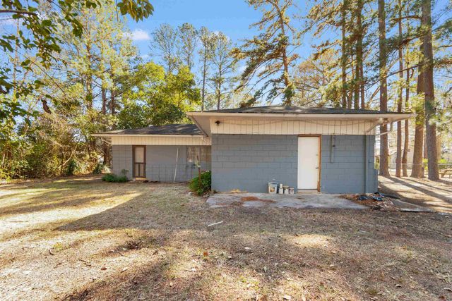 411 E Wine St., Mullins, SC 29574