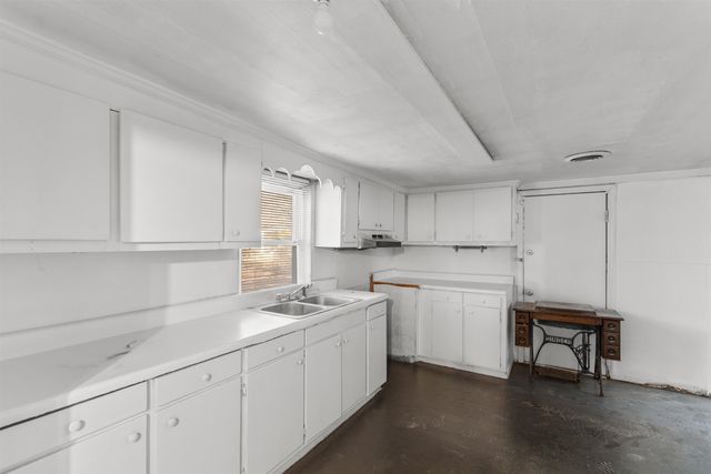 411 E Wine St., Mullins, SC 29574