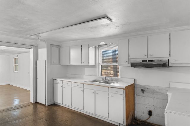 411 E Wine St., Mullins, SC 29574