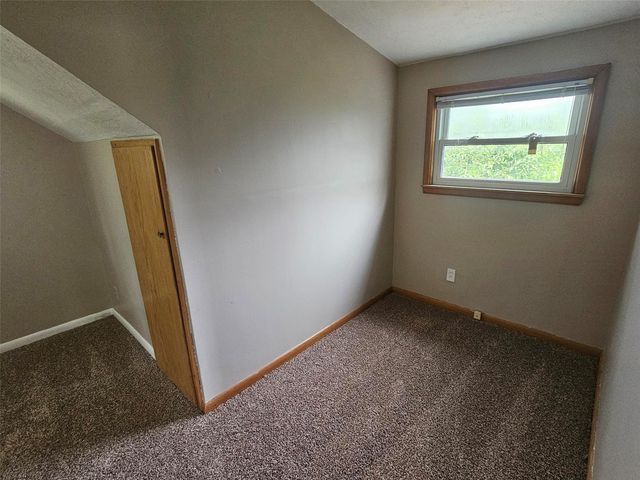 1460 Hollywood Boulevard NE, Cedar Rapids, IA 52402