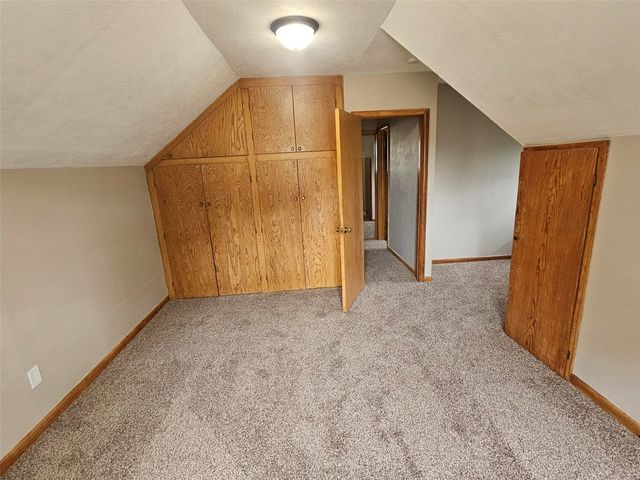 1460 Hollywood Boulevard NE, Cedar Rapids, IA 52402