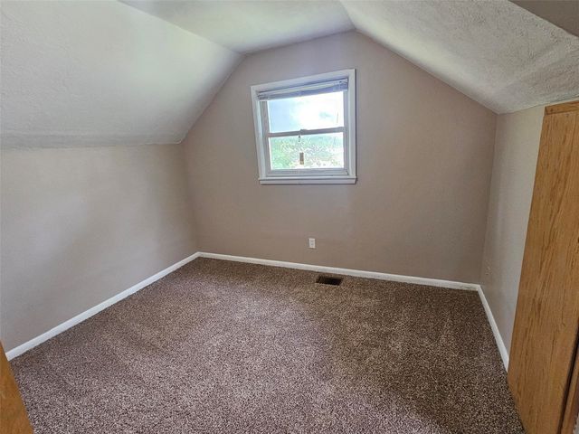 1460 Hollywood Boulevard NE, Cedar Rapids, IA 52402