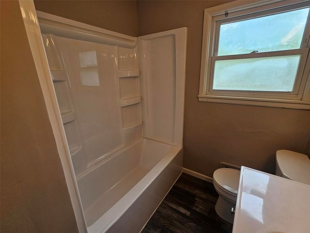 1460 Hollywood Boulevard NE, Cedar Rapids, IA 52402