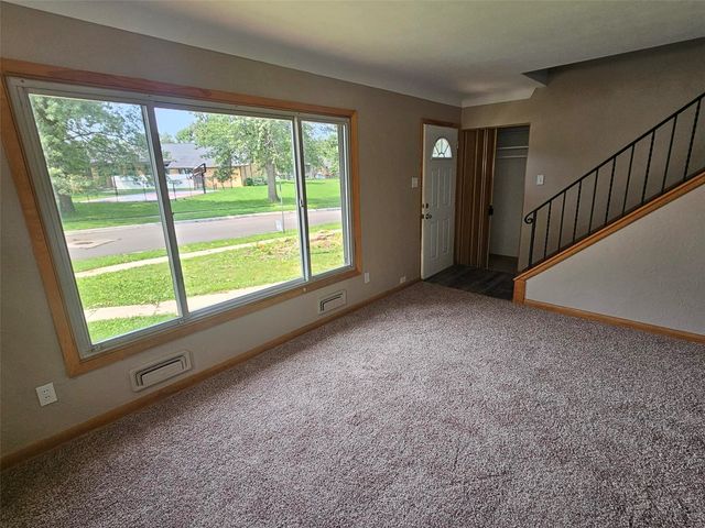 1460 Hollywood Boulevard NE, Cedar Rapids, IA 52402