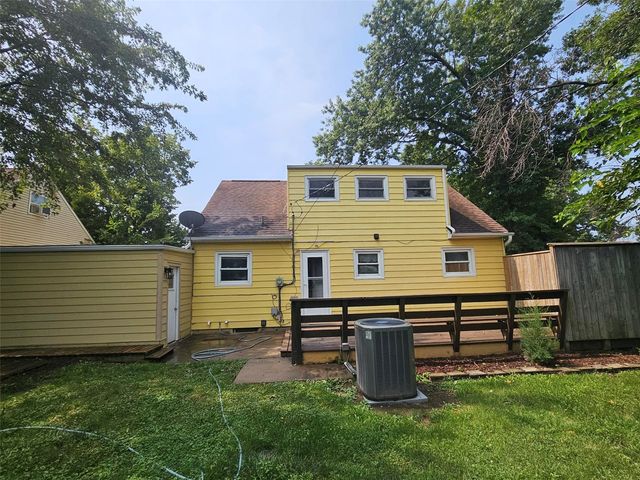 1460 Hollywood Boulevard NE, Cedar Rapids, IA 52402