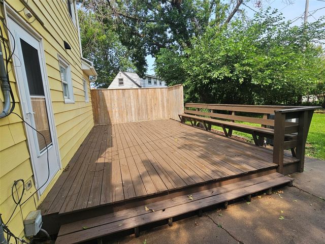 1460 Hollywood Boulevard NE, Cedar Rapids, IA 52402