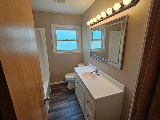 1460 Hollywood Boulevard NE, Cedar Rapids, IA 52402